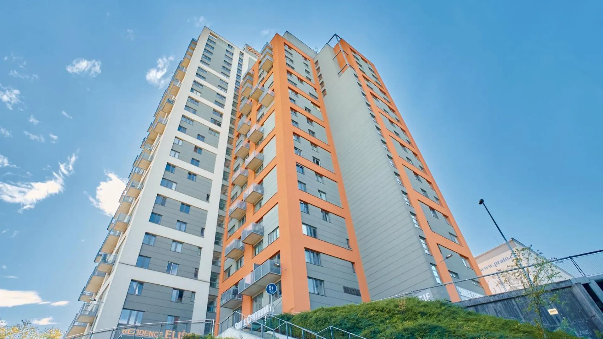 High-Sky O2 Arena Apartment With Garage Parking And Ac Praga